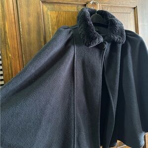 Elegant Black Cape with Faux Fur Collar